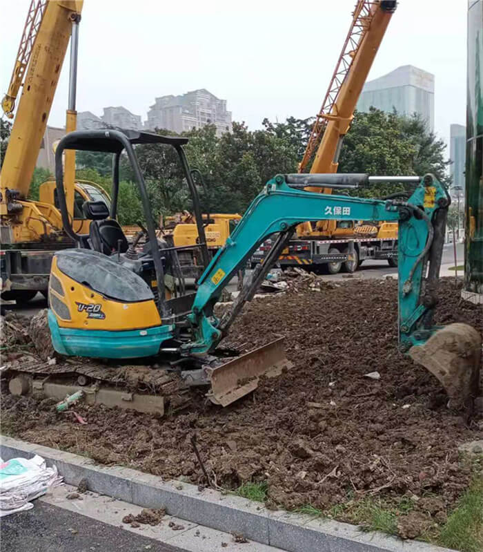 小挖機開挖管道(圖1) 小挖機開挖管道(圖1)